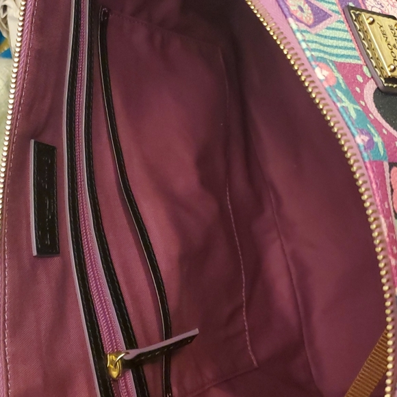 Dooney & Bourke - Disney It's a Small World - Shoulder Bag - Picture 10 of 16